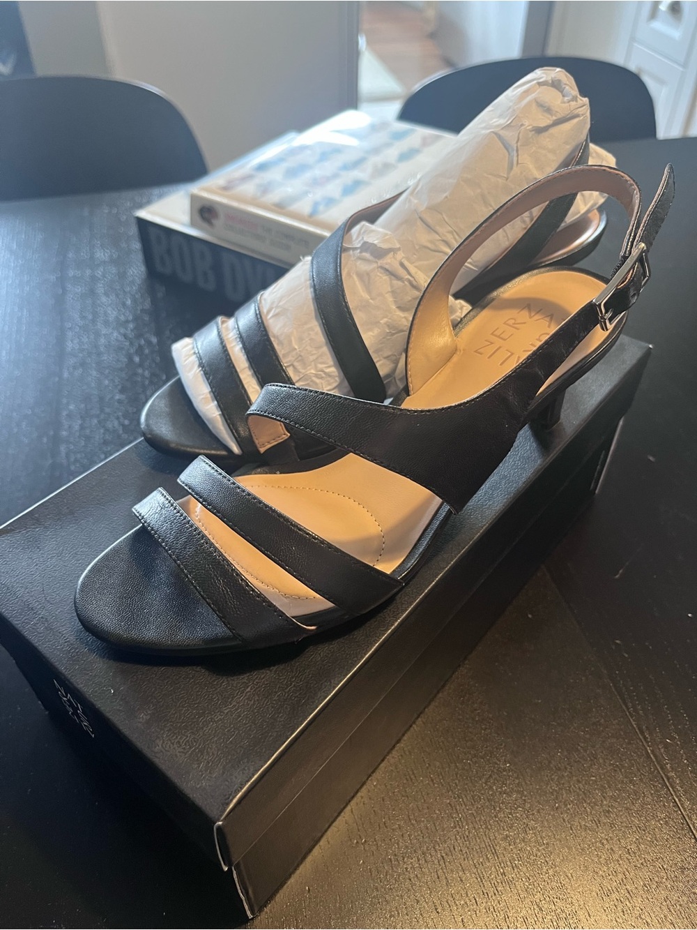 NIB Black Taimi Naturalizer Strappy Sandal - size 6.5
